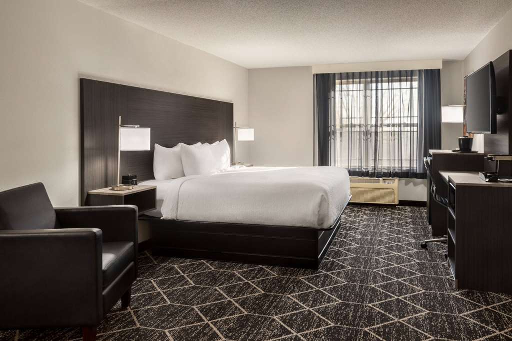 La Quinta Inn & Suites by Wyndham Lake George - photo 16