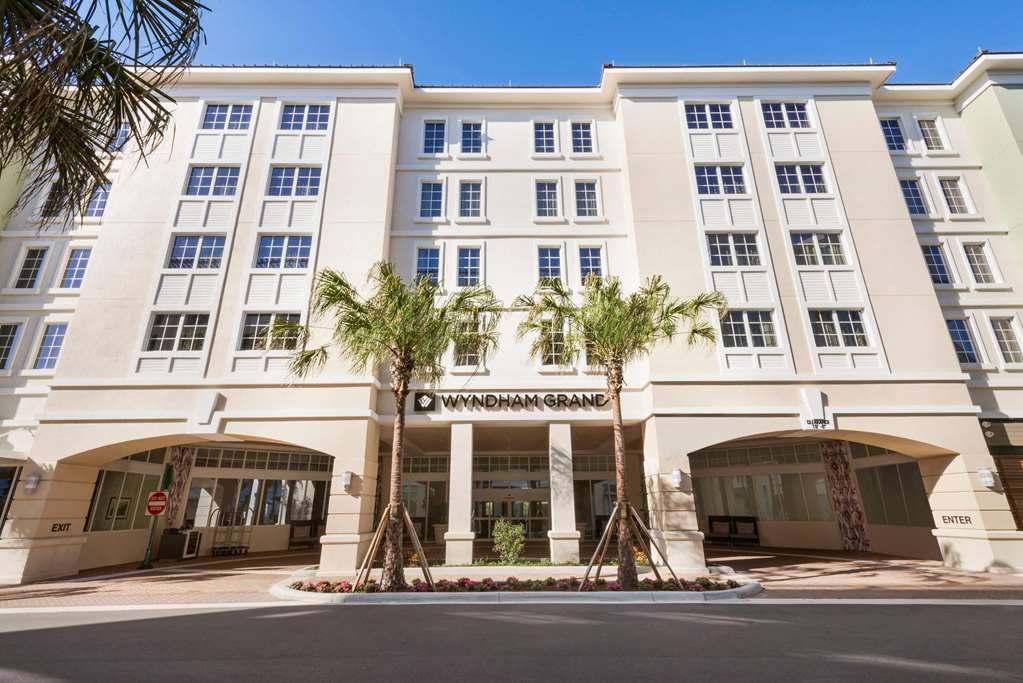 Wyndham Grand Jupiter at Harbourside Place - carbon neutral hotel in Jupiter