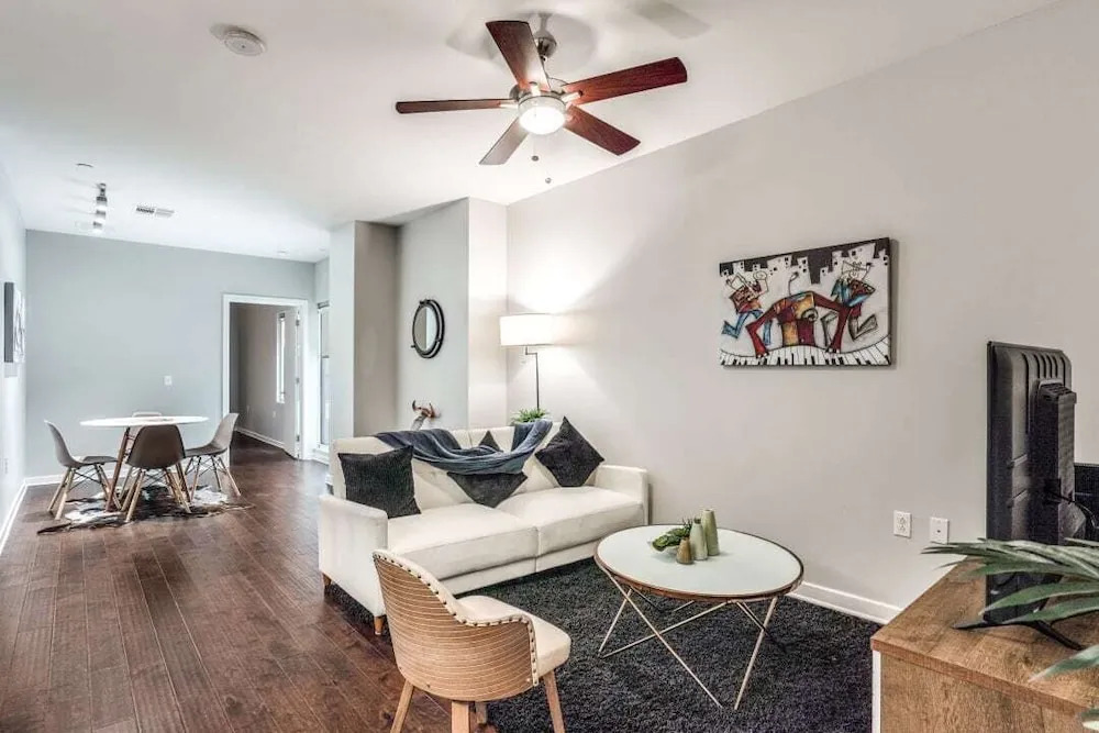 Stunning 2Br 2Ba W Sky Pool Lounge Cozysuites - featured photo