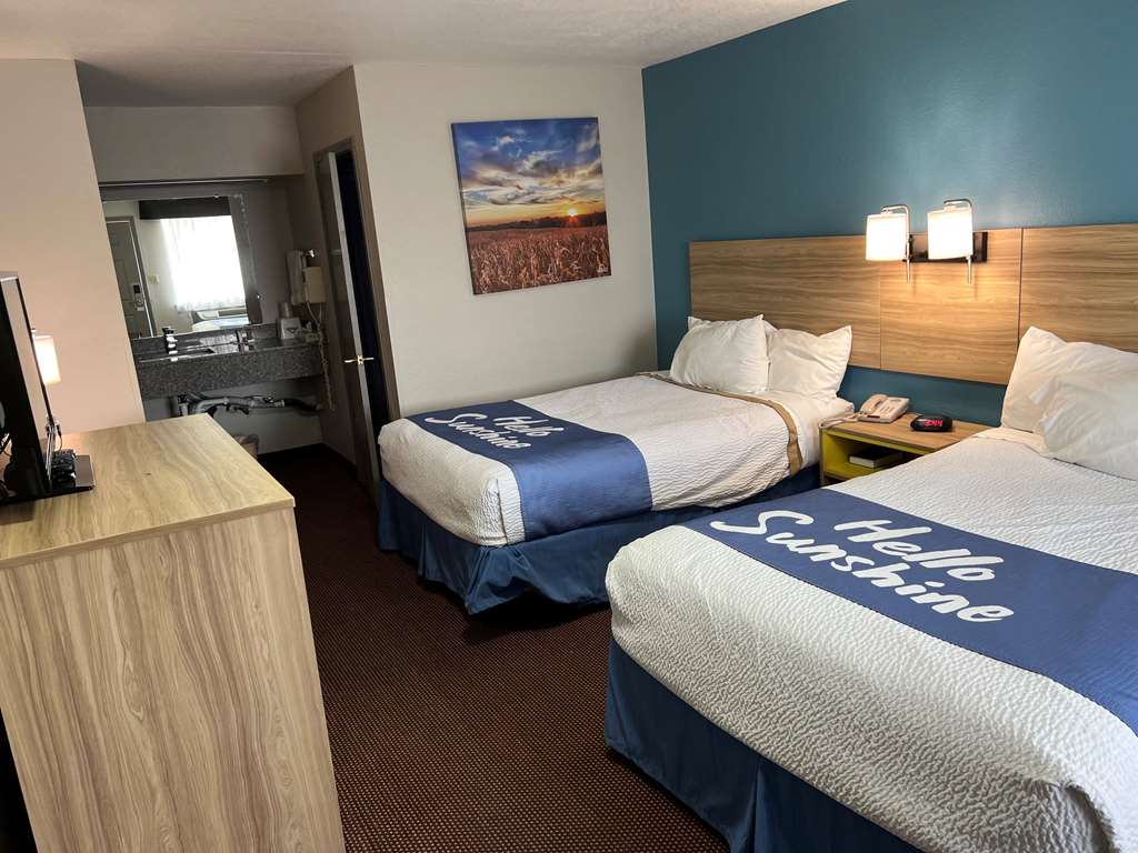 Days Inn by Wyndham Pratt - photo 17