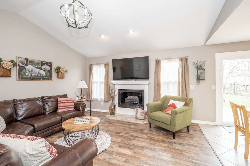 Main Street Cottage For 6 — 4-Star Luxury Hotel in Monroe, United States