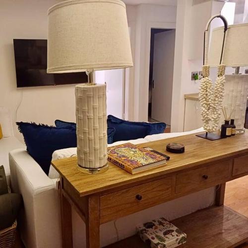 Upmarket City Apartment Mountain Views