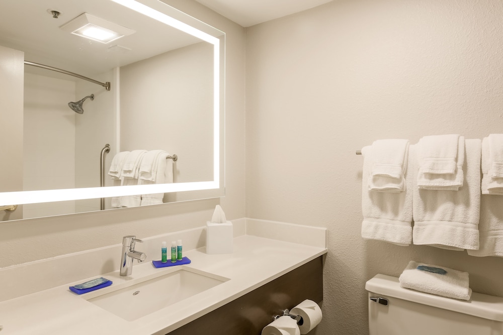 Holiday Inn Express Milwaukee West Medical Center by IHG - photo 23