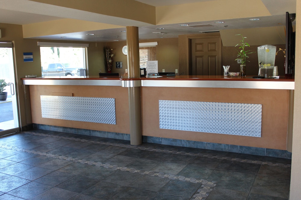 Cajon Pass Inn - photo 3