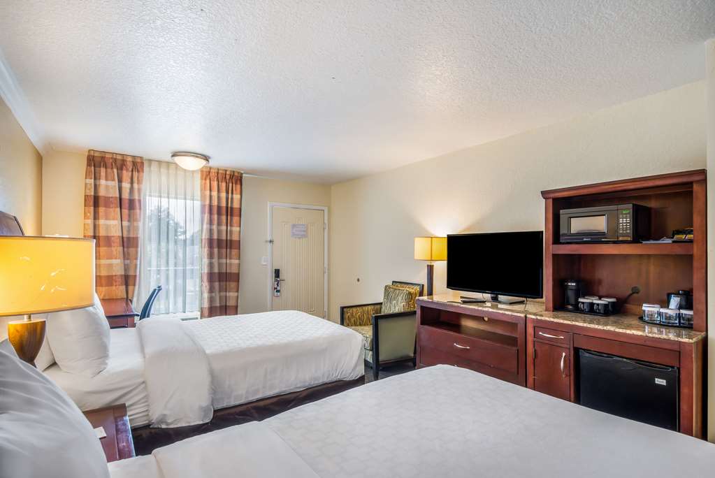 Clarion Inn & Suites Central Clearwater Beach - photo 20