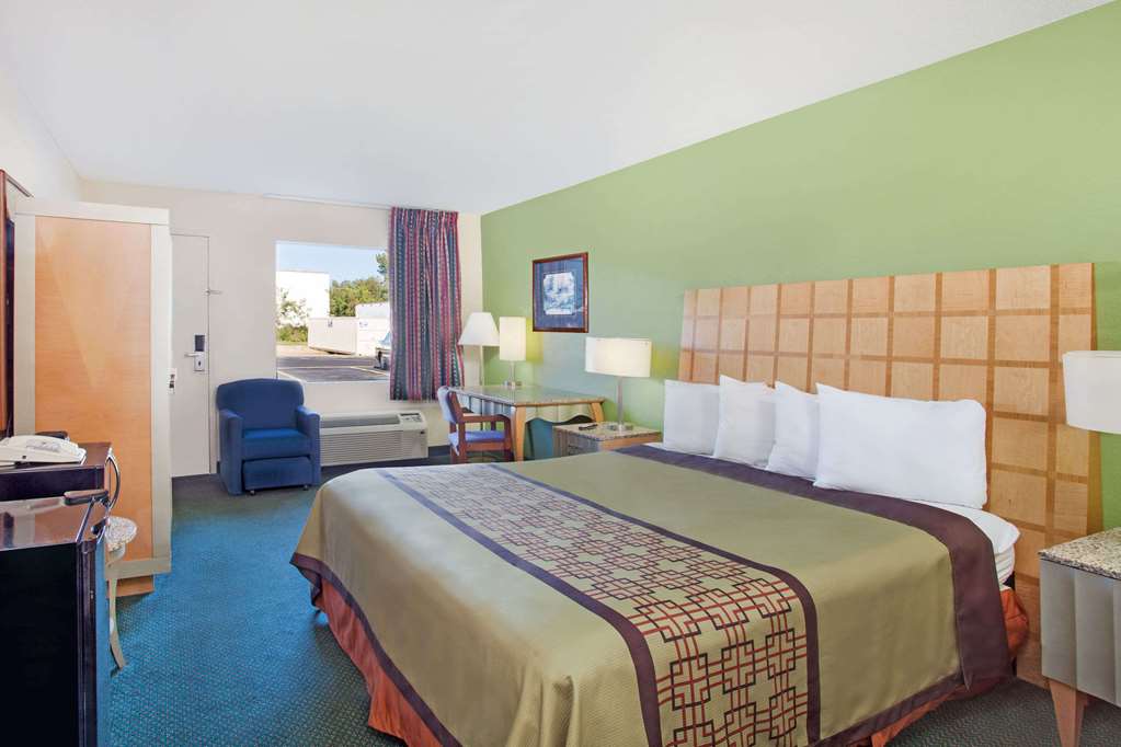 Days Inn by Wyndham Greeneville - photo 10