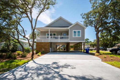 Suga Shack by Oak Island Accommodations - featured photo