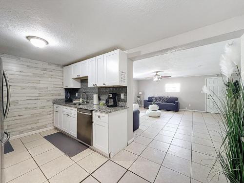 Centrally Located Pet Friendly Open Floor Plan in Tampa, United States