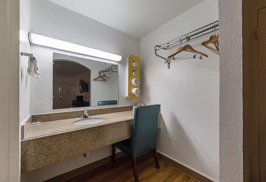 Motel 6 San Antonio TX I10 West - photo 25