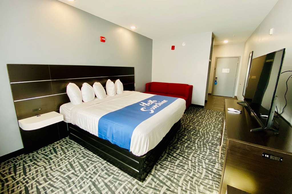 Days Inn & Suites by Wyndham Horn Lake Memphis Graceland - photo 14