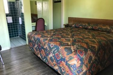 Raymoure Motel - photo 8