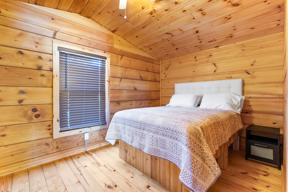 Edinboro Lake Resort Cabins - photo 38