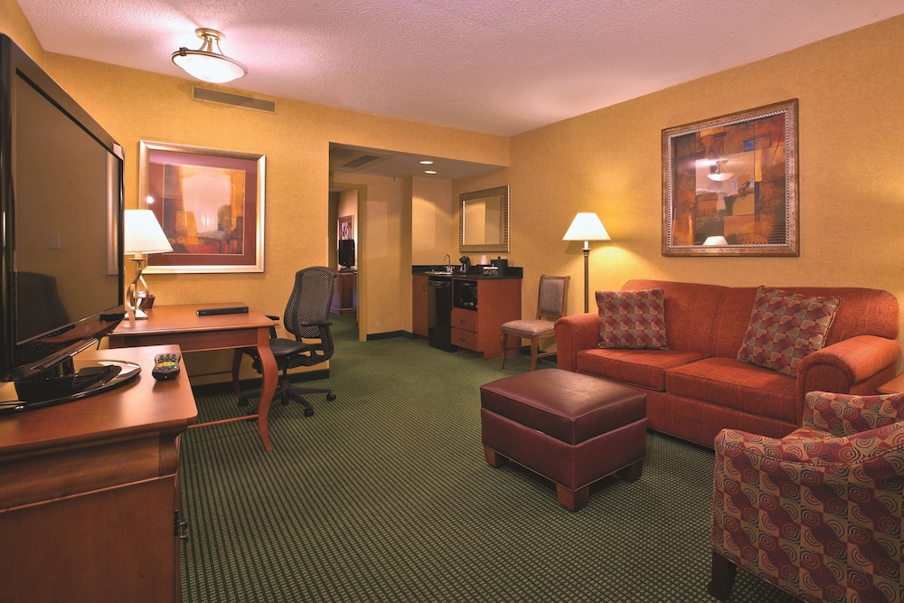 Embassy Suites by Hilton Greensboro Airport - photo 21