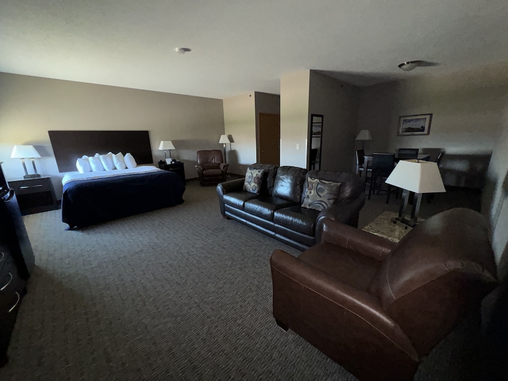 Garner Inn & Suites - photo 11