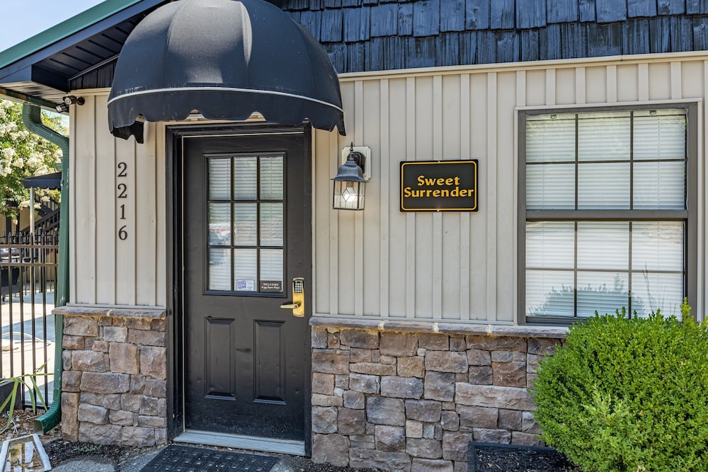 Sweet Surrender - carbon neutral hotel in Pigeon Forge