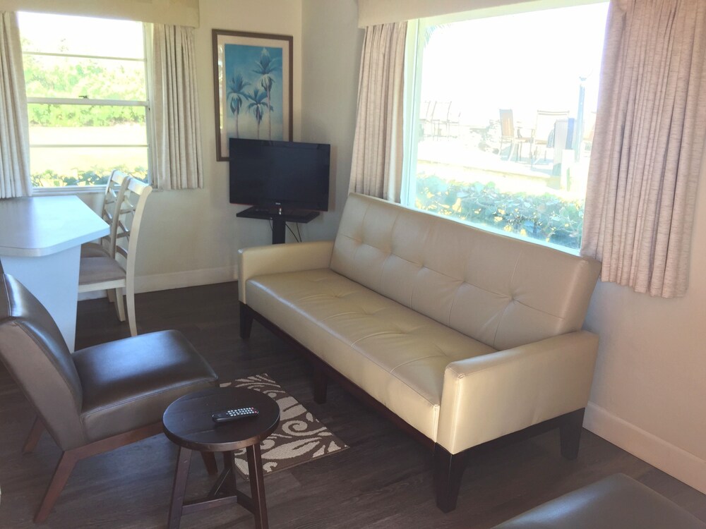 Surf Studio Beach Resort - photo 25