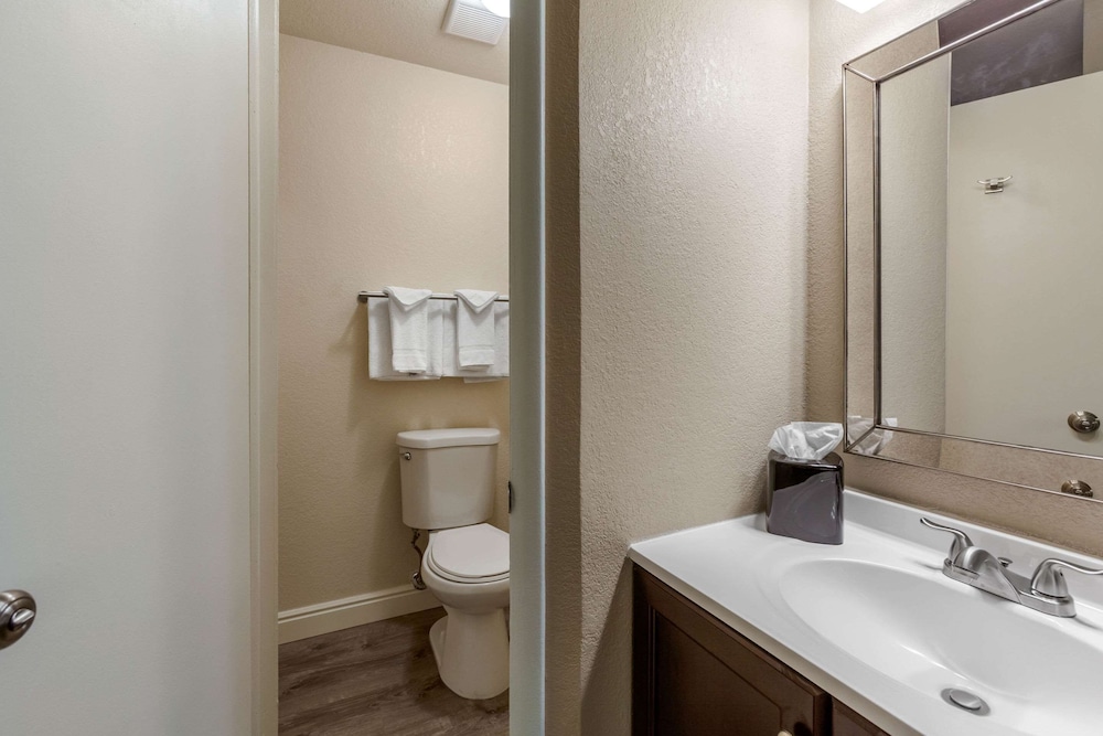 Rodeway Inn & Suites Ontario - photo 18