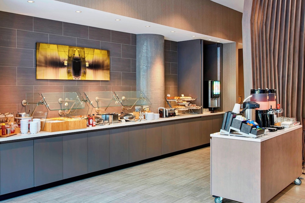 SpringHill Suites by Marriott Milwaukee Downtown - photo 52