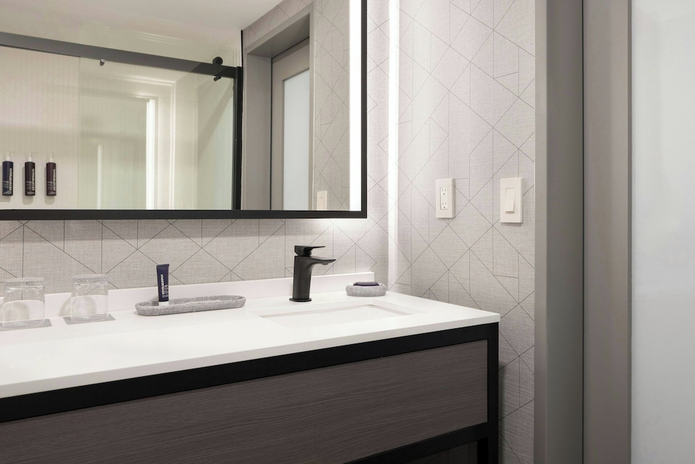 Renaissance Framingham Hotel & Conference Center - photo 30
