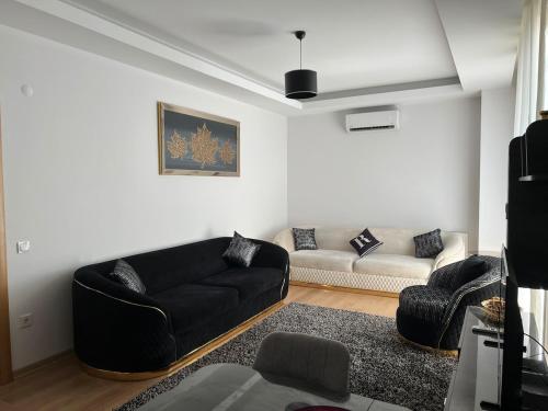 Luxury Designed Comfortable 2 Rooms & 1 Living room Apartment Free Parking Garaj — 4-Star Luxury Hotel in Esenyurt, Turkey