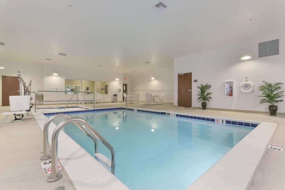 Microtel Inn And Suites Minot - photo 15