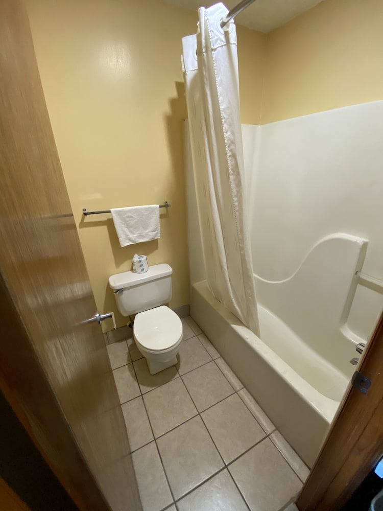 Rodeway Inn Baxley - photo 23