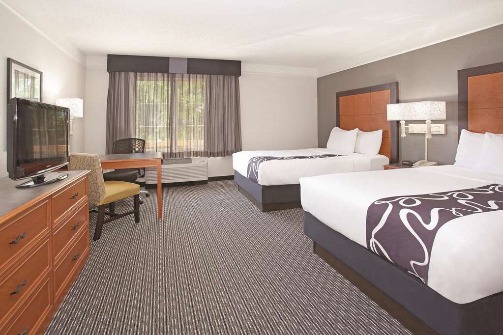 La Quinta Inn & Suites by Wyndham Pueblo - photo 17