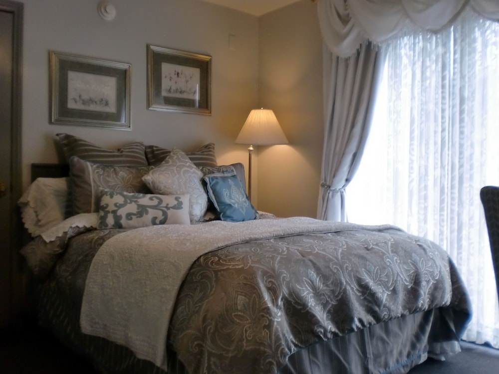 The North Shore Inn - photo 14