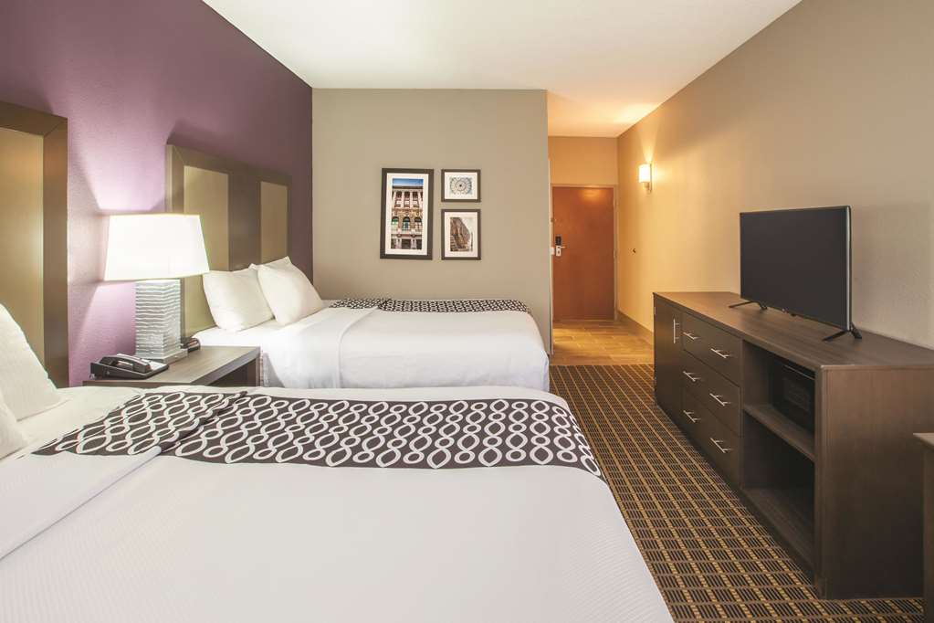 La Quinta Inn & Suites by Wyndham Mechanicsburg Harrisburg - photo 16