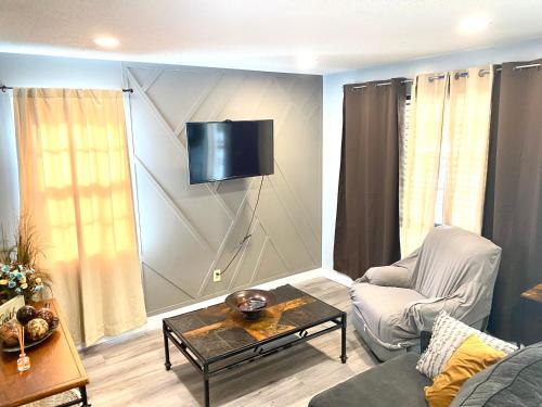 Blue Oval Project Pyramid XAi King bed 2bedrooms 1 5 bath 4beds sleeps 5 in Memphis, United States