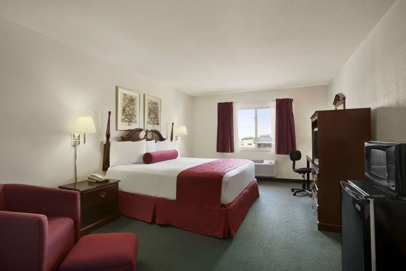 Days Inn & Suites by Wyndham Romeoville - photo 38
