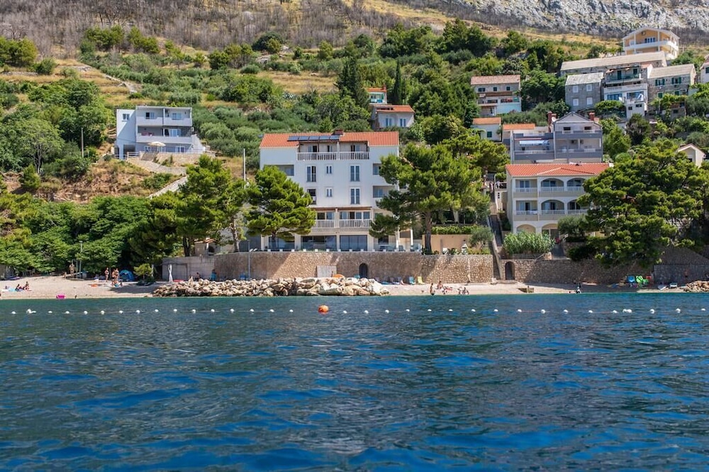 Villa Carica — 4-Star Luxury Hotel in Omis, Croatia