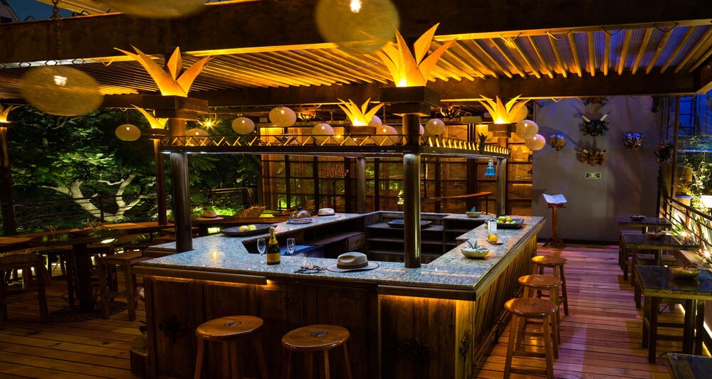 Hotel Bar