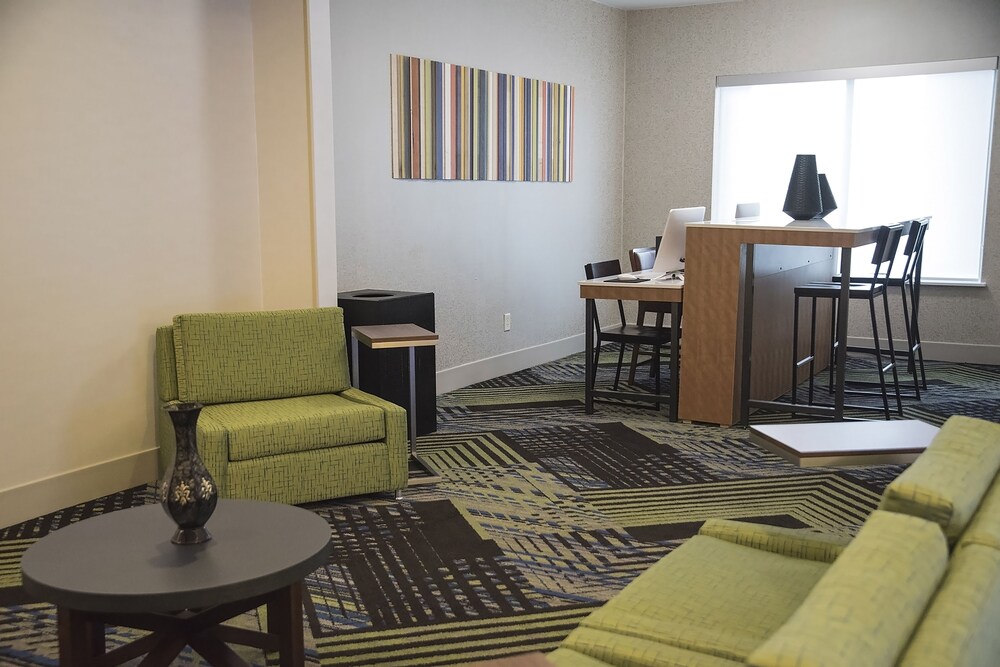 Holiday Inn Express & Suites Alexandria by IHG - photo 13