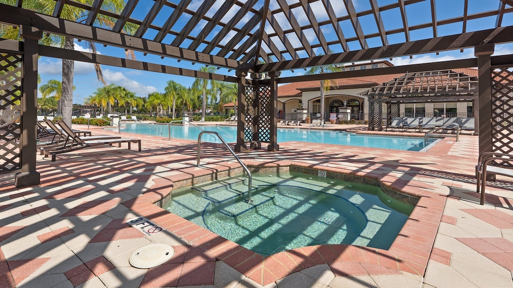 Spacious 12 bed Villa With Pool & Resort Amenities - photo 50