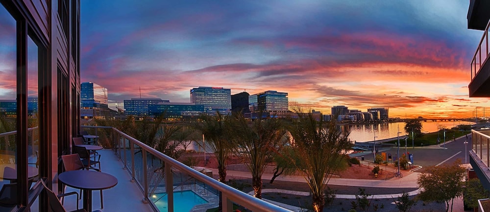 CozySuites at Town Lake — 4-Star Luxury Hotel in Tempe, United States