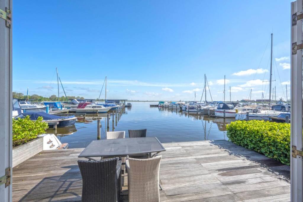 Meerzicht 20 Waanzinnig uitzicht over het water — 4-Star Luxury Hotel in Uitgeest, Netherlands