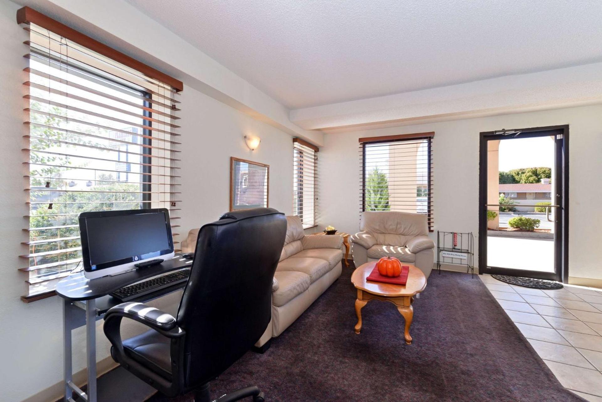 Executive Plus Inn & Suites - photo 9