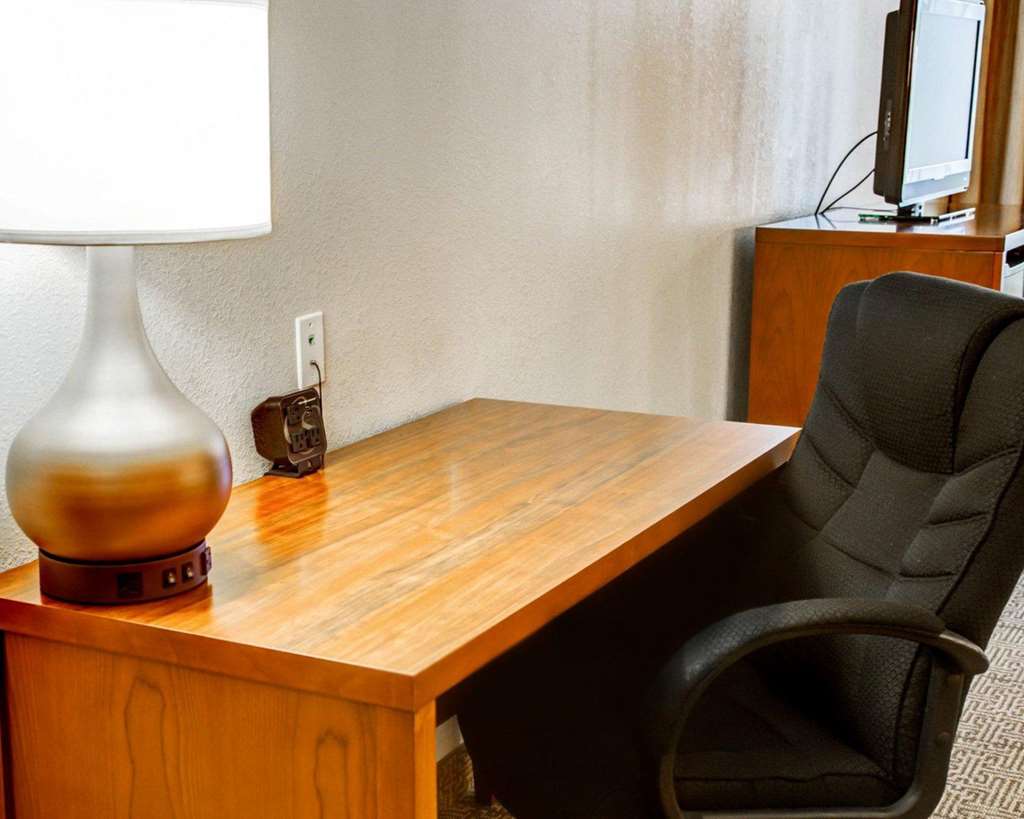 Comfort Suites Tyler South - photo 7