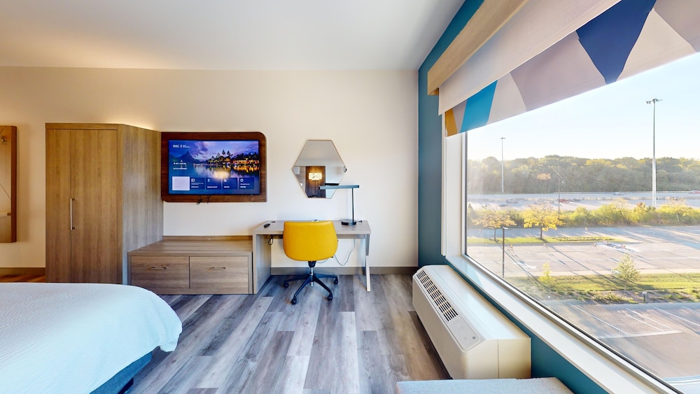 Holiday Inn Express & Suites Chicago Schaumburg an IHG Hotel - photo 22