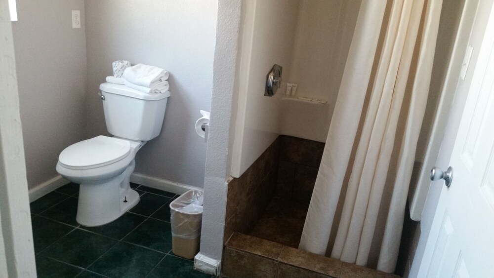 Coast Inn - photo 11