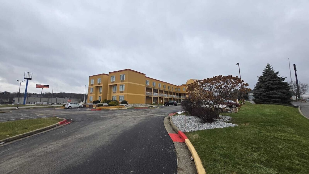 Copley Inn & Suites By OYO Akron OH - photo 30