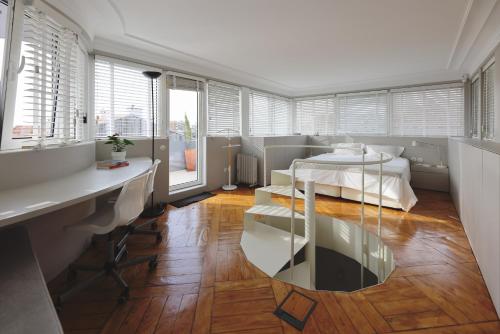 Boavista Sunlit Duplex with Terrace — 4-Star Luxury Hotel in Porto, Portugal