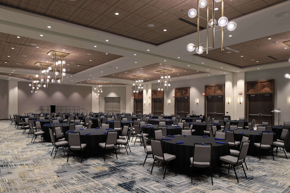 DoubleTree by Hilton Battle Creek - photo 36