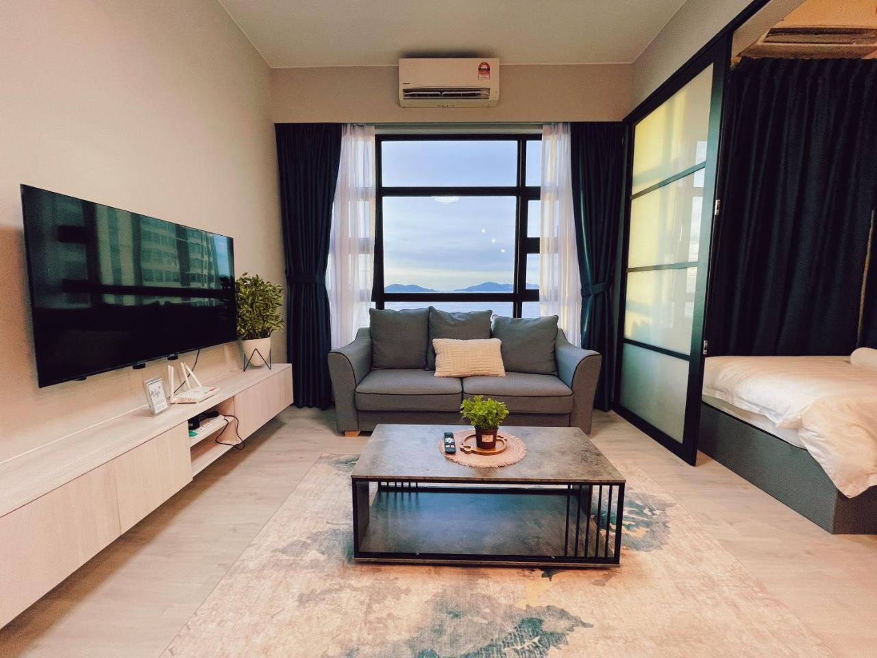 Birds Of Paradise Seaview Suite Jesselton Quay 天堂鸟海景套房 — 4-Star Luxury Hotel in Kota Kinabalu, Malaysia