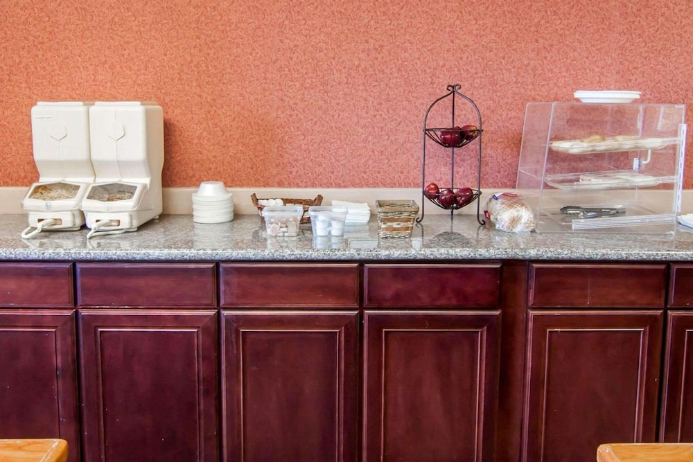 Bridgeway Inn & Suites Sublimity - photo 35
