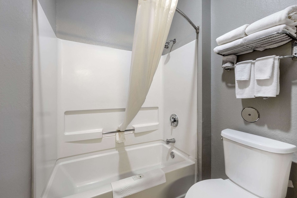 Quality Inn & Suites Lincoln North - photo 44