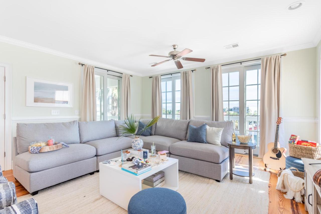 Sea Shell by Avantstay Breezy Beachside Getaway w Rooftop Deck & 6 BRs - photo 4