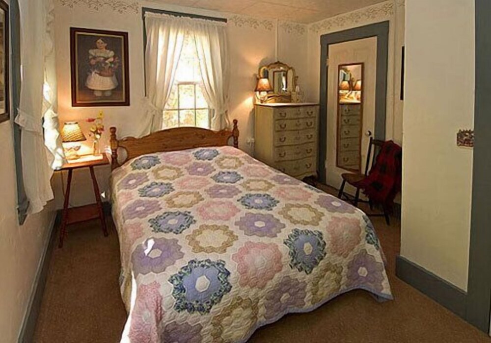 Yardarm Village Inn - photo 4
