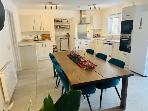 Modern and Spacious Edinburgh home with large garden — 4-Star Luxury Hotel in Edinburgh, United Kingdom